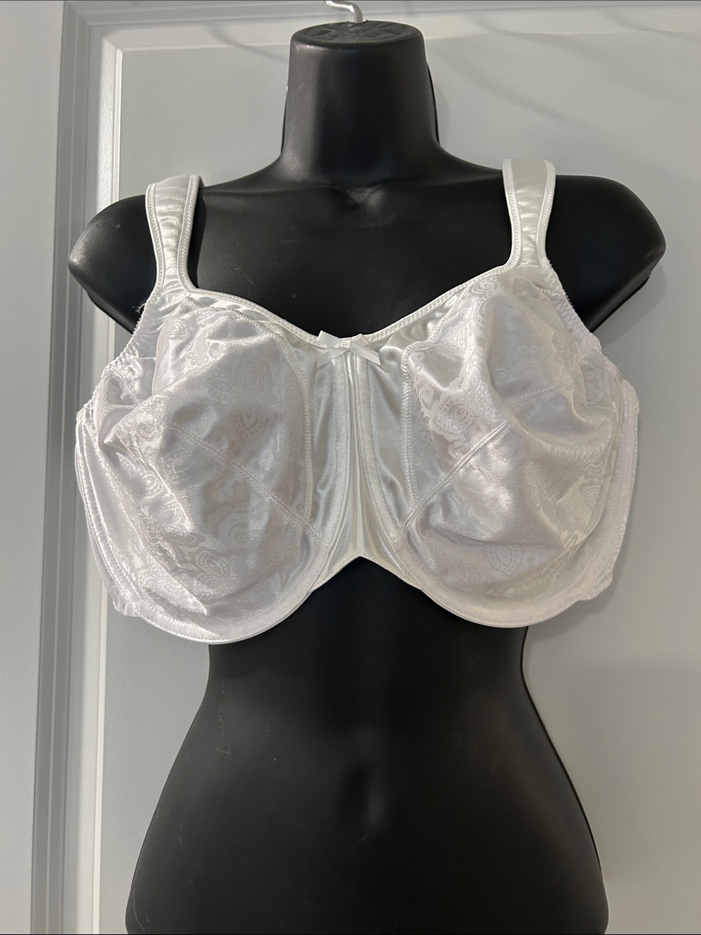 Bali White Satin Full‑Figure Underwire Bra